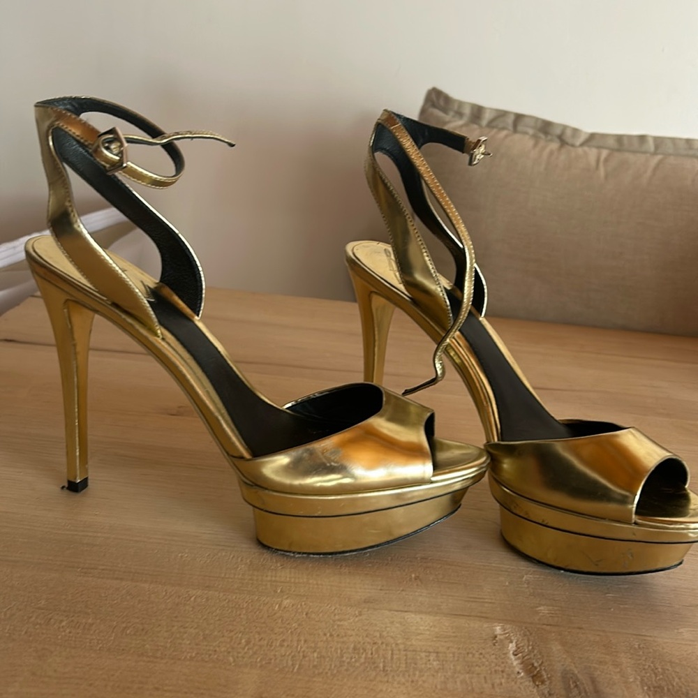 Brian Atwood Gold Leather Platform Sandals  7/37